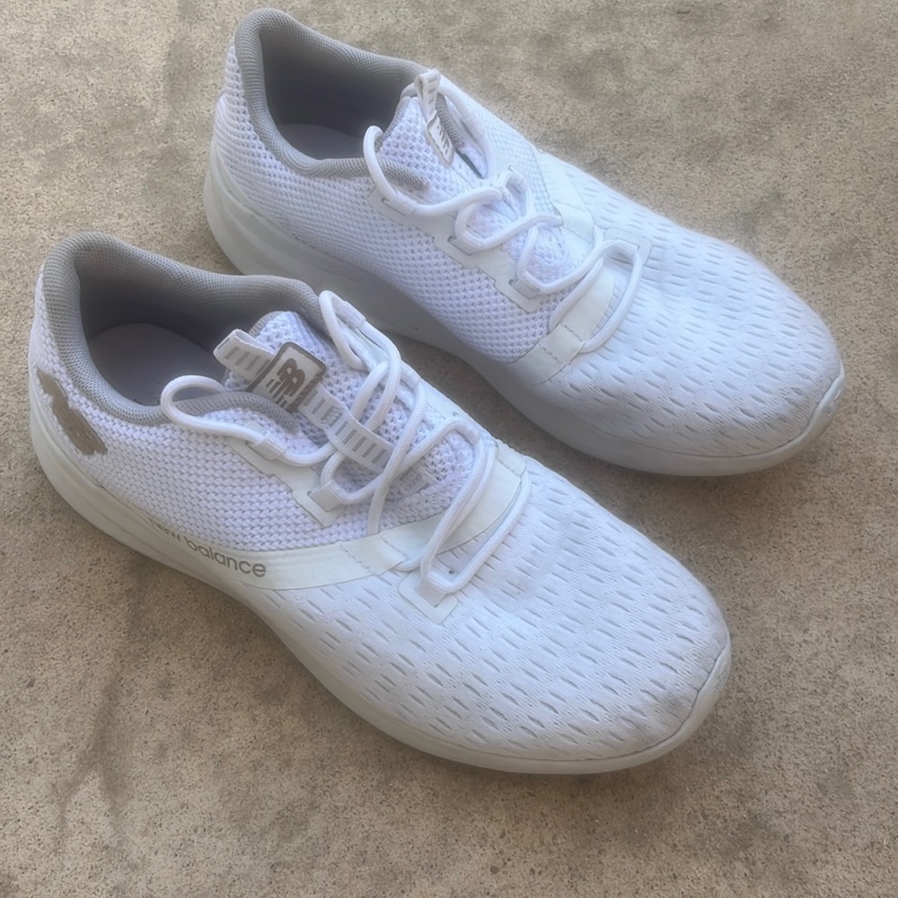 New Balance Women's District Run V1 White Running Sneaker Size 8.5